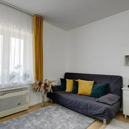 Virágos A Dunakanyarban, Privát Kerttel Nyaraló